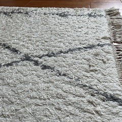 【再再値下げ！！】ベニワレン　おしゃれラグ　絨毯　中古品の画像