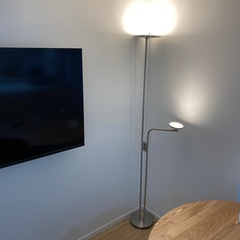 IKEAフロアアップライト/読書ランプ、調光可能/ニッケルメッキの画像