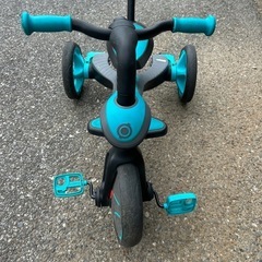 操作ハンドル付き 三輪車
の画像