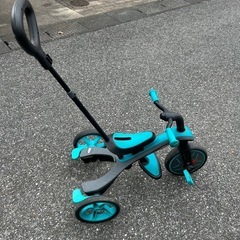 操作ハンドル付き 三輪車
の画像