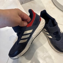adidasスニーカーの画像