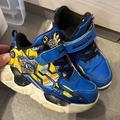 青いスニーカーの画像