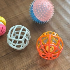 赤ちゃん用のおもちゃで、多少使用感はありますが、もともと安くないものばかりですの画像