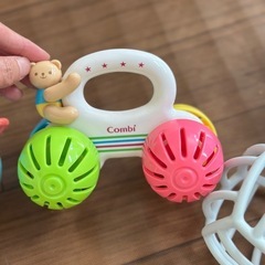 赤ちゃん用のおもちゃで、多少使用感はありますが、もともと安くないものばかりですの画像