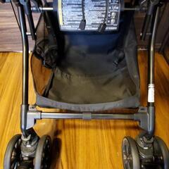 combi ベビーカー スゴカルα 4キャス Light エッグショック HKの画像