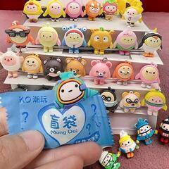 約200個のブラインドバッグの小さなおもちゃの画像