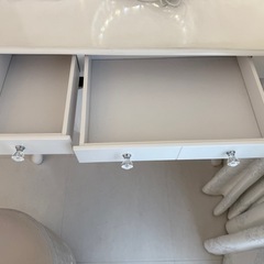 冷蔵庫、テーブル差し上げますの画像