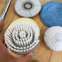 バスポリッシャー バスクリーナー　掃除道具　モップ　お風呂掃除機 天井まで届く最長135cm 5~7種のブラシ 電動掃除ブラシ 軽量 角度速度調整  の画像