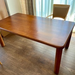 カリモク　ダイニングテーブル