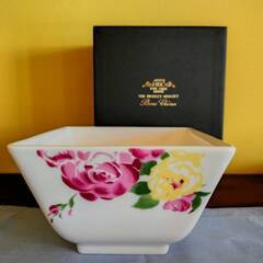 ボーンチャイナ・有田焼・薔薇の深ボールの画像