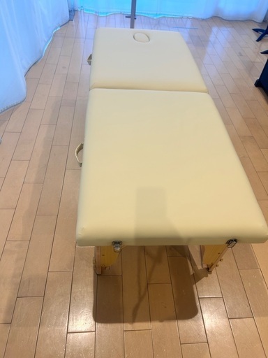 折りたたみ　施術ベッド　本体に傷等なしの美品！　マッサージベッド