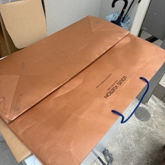 ルイビトン　大きな紙袋の画像