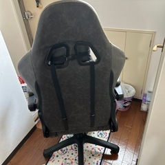 オットマン付き椅子の画像