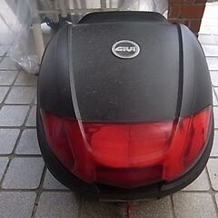 Givi リヤボックス ジャンク品 小さめ