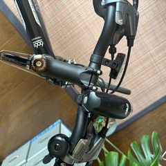 (決まりました7.5)クロスバイク momentum モーメンタム iＮeed Z-5AIR 16段変速 ブラックの画像