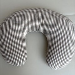 【美品】丸洗い可！ハグマム授乳クッションの画像