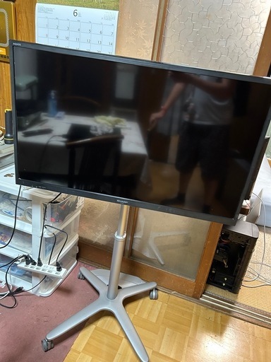 テレビスタンド付き40型テレビ