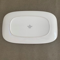 ビレロイボッホ　Villeroy Boch(独）大皿　反りのあるスクエアプレート　ホワイトの画像