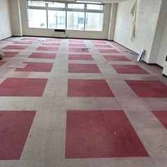 中古500角タイルカーペット420枚