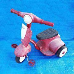 幼児用赤いスクーターモデル三輪車