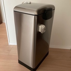 ゴミ箱   シルバーの画像
