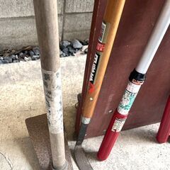 【終】【B100】クワ/鍬/ショベル/スコップ/ツルハシ/刈込/剪定/ハサミなど/8点セット/工具/土掘り/土掘り起こし/畝作り/用品/園芸/雑貨/農具/農機具/庭/農作業/農業の画像