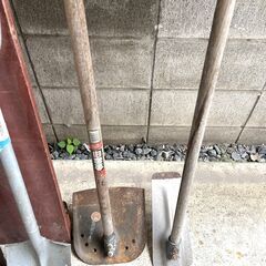 【終】【B100】クワ/鍬/ショベル/スコップ/ツルハシ/刈込/剪定/ハサミなど/8点セット/工具/土掘り/土掘り起こし/畝作り/用品/園芸/雑貨/農具/農機具/庭/農作業/農業の画像