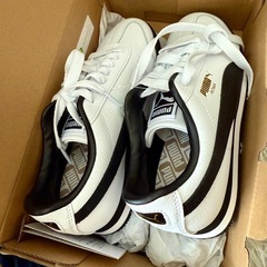 PUMA プーマスニーカーローマ　23cmの画像