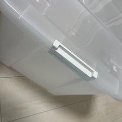 透明なプラスチック収納箱
の画像