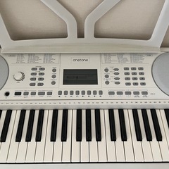電子ピアノ　61鍵盤　　