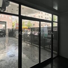 2*4m タイニーハウス コンテナ ガラス戸付き 高断熱仕様 事務所や店舗にも 全国対応の画像