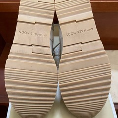 サマーセールMICHAEL KORS LT CREAM スニーカー の画像