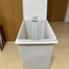 ゴミ箱の画像
