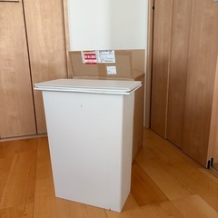 ゴミ箱40L (白色)