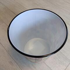 ゴミ箱の画像