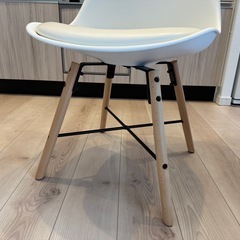 シェルチェア（白、座面クッション有り） の画像