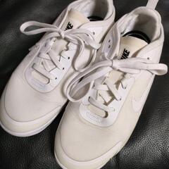 美品✨️ナイキ ホワイトスニーカー  23cmの画像
