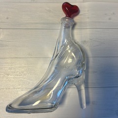 ★空瓶★　　ハイヒール型ガラス瓶 赤いハートキャップ付き350mlの画像