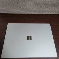 Surface laptop2 8gb 256gb プラチナ色の画像
