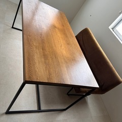 ダイニングテーブルの画像