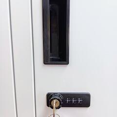 スマイル 更衣室ロッカー OAスチールロッカー 3連2段6人用 ダイヤル錠（3桁） ホワイト 幅900×奥行515×高さ1790mm 中古品の画像