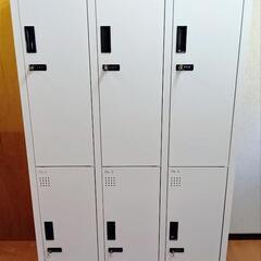 スマイル 更衣室ロッカー OAスチールロッカー 3連2段6人用 ダイヤル錠（3桁） ホワイト 幅900×奥行515×高さ1790mm 中古品の画像