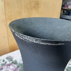 大きな花瓶 黒 陶器 焼き物 中古品 花器 重たいの画像
