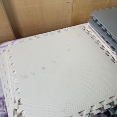 ジョイントマット 24枚 600×600 中古品 汚れありの画像