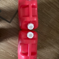 灯油缶　2つ　去年の冬購入しました。の画像