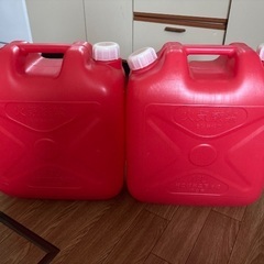 灯油缶　2つ　去年の冬購入しました。の画像
