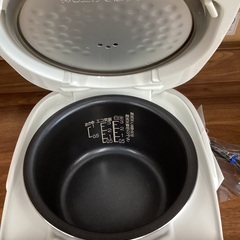 【トレファクマーケット久喜店】象印　マイコン炊飯ジャー3合(0.54L)の画像