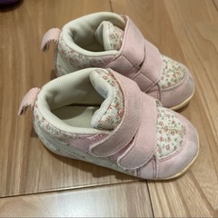女の子　スニーカー、サンダル、の画像