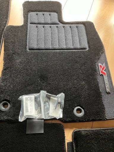未使用品　シビックタイプR　FL5　純正フロアマット　（黒）　ストッパー付き　別料金で社外マット（ラゲッジマット付き5点セット）もお譲