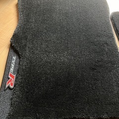 未使用品　シビックタイプR　FL5　純正フロアマット　（黒）　ストッパー付きの画像